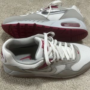*BRAND NEW* - Women’s Nike Air Max